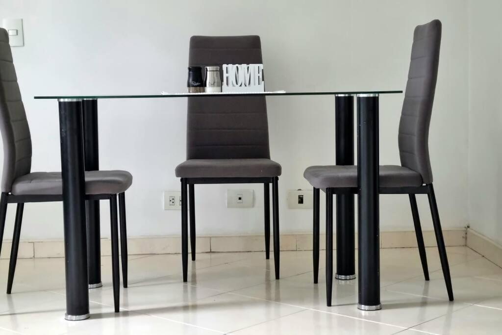 Apartamento Luminoso Y Confortable Apt. A 6 Minutos Del Aeropuerto El Dorado. Bogotá