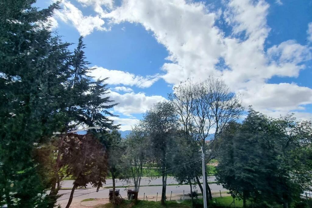 Apartamento Luminoso Y Confortable Apt. A 6 Minutos Del Aeropuerto El Dorado.